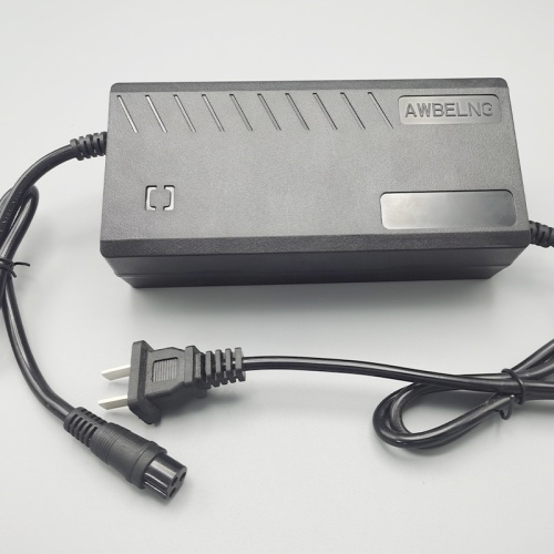 Konektor Penerbangan Pengisi Daya Asam Timbal 12.6/14.6V 10A Dapat Disesuaikan