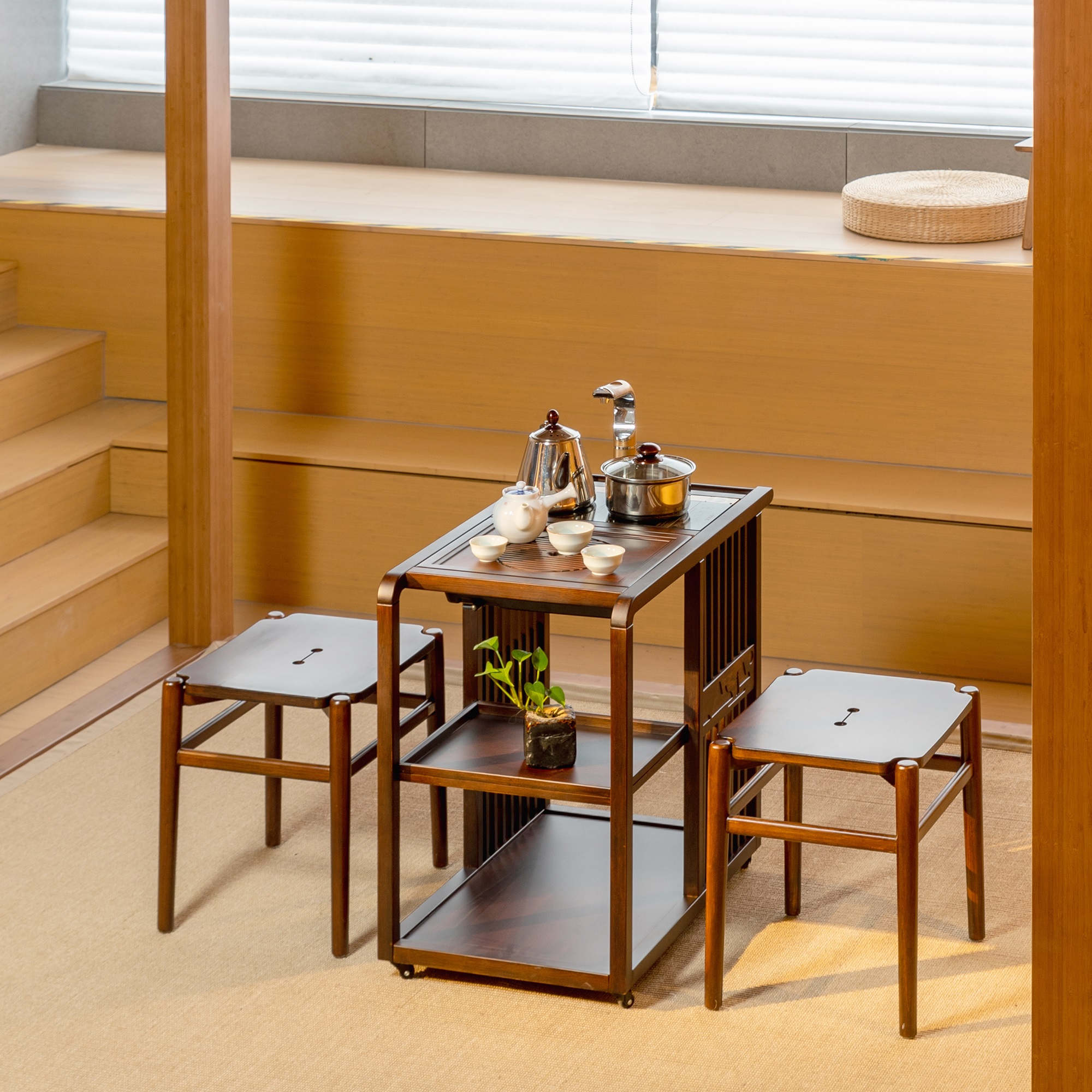 Элегантная чайная тележка
