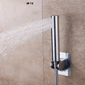 砕けない透明シャワーヘッド