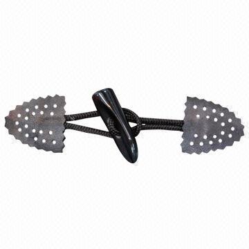 Black Horn Toggle Sets with Punched Holes PU Shield, Scalloped Edges and Black Rope