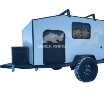 Pequena caravana off-road para acampar ao ar livre durável