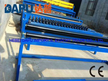 Welded wire mesh machine for rolled mesh