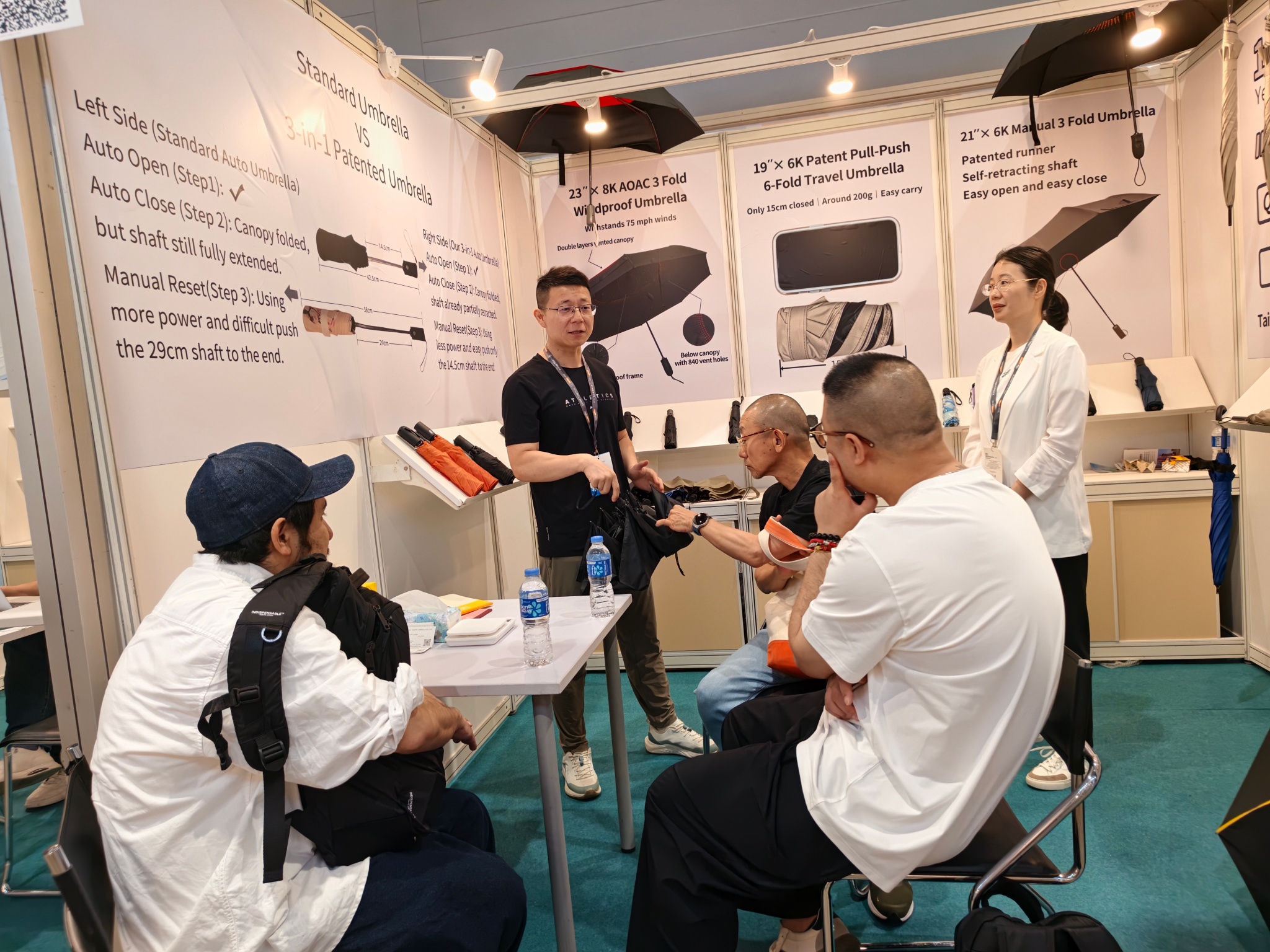 Japanese_clients_visiting_booth_new_products