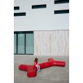 Moderner minimalistischer Dreieck Beton Außenstuhl