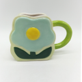 Керамическая кружка с рельефом Green Daisy