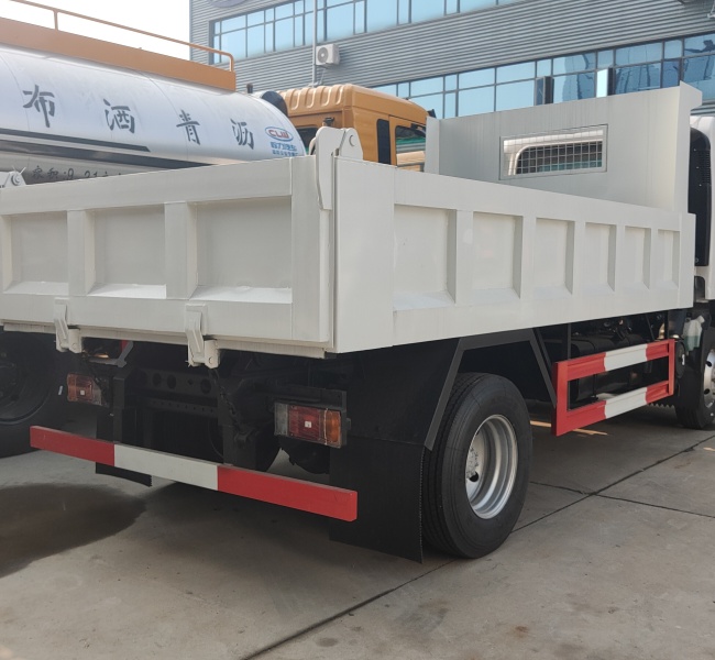 ISUZU dump truck with lifting sylinder and box