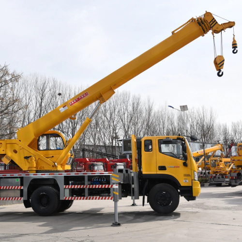 Надежный автокран грузоподъемностью 16 тонн для промышленного применения