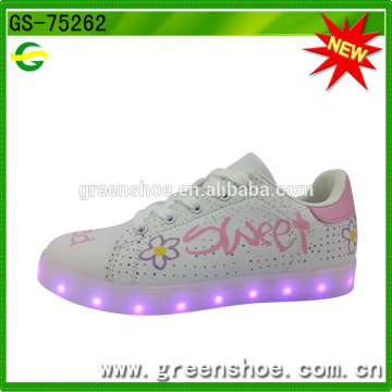Latest design nice popular luminous light up shoes for kid