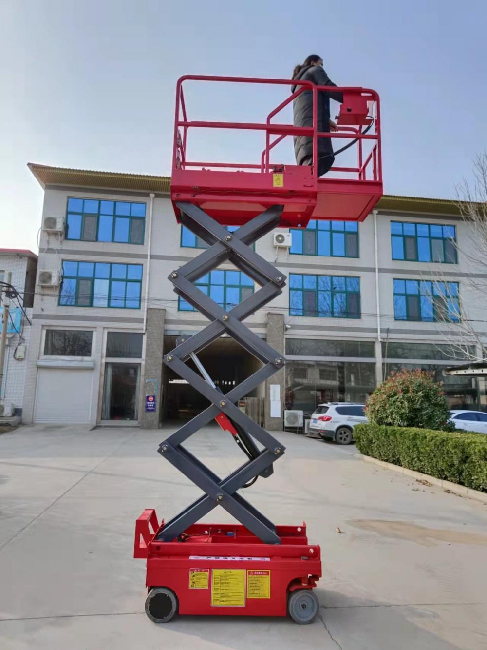 Self Propelled Scissor Lift