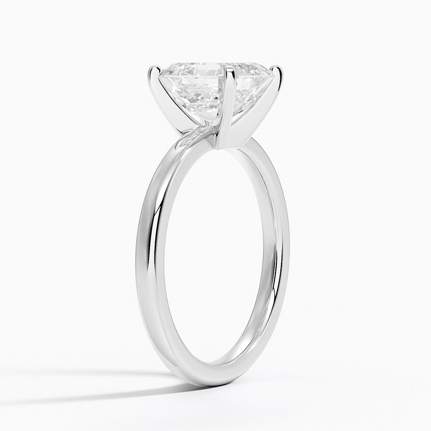 View ng profile ng 4-prong setting sa Asscher cut lab na ginawang diamond ring