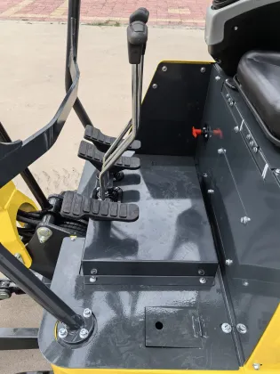 Laidong Engine 1.8ton Mini Excavator - Best Priced Construction Equipment with Eaton Hydraulic Cylinder