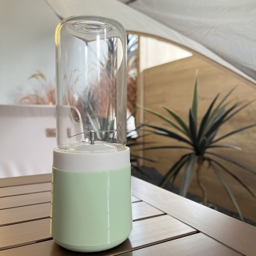 Wholesale Rechargeable USB Electric Mini Blender: Portable Fruit Juicer & Smoothie Blender