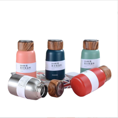 Small capacity portable vacuum flask with wood lid