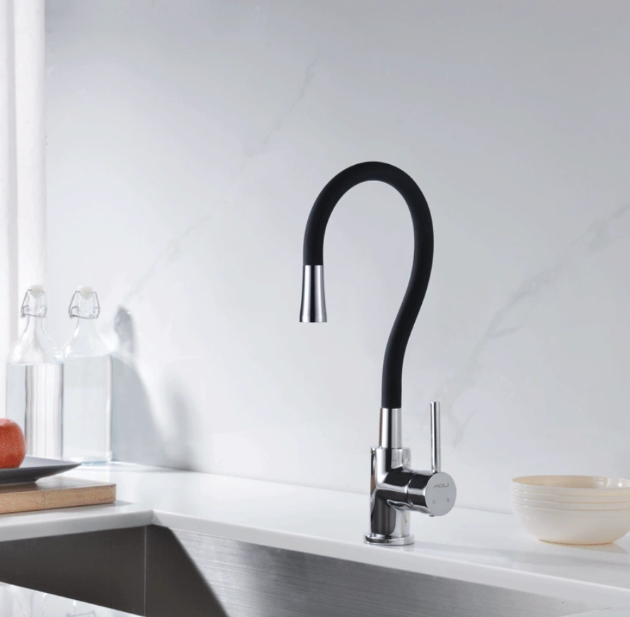 Adjustable pullout kitchen tap