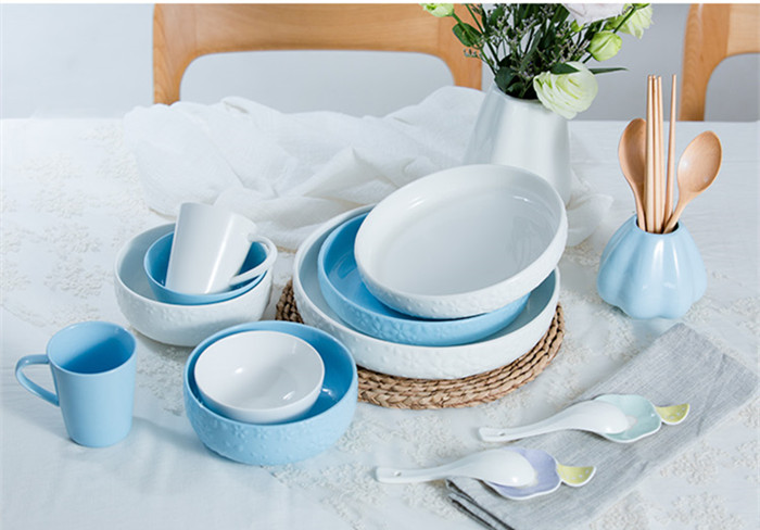 Ceramic dinnerware set