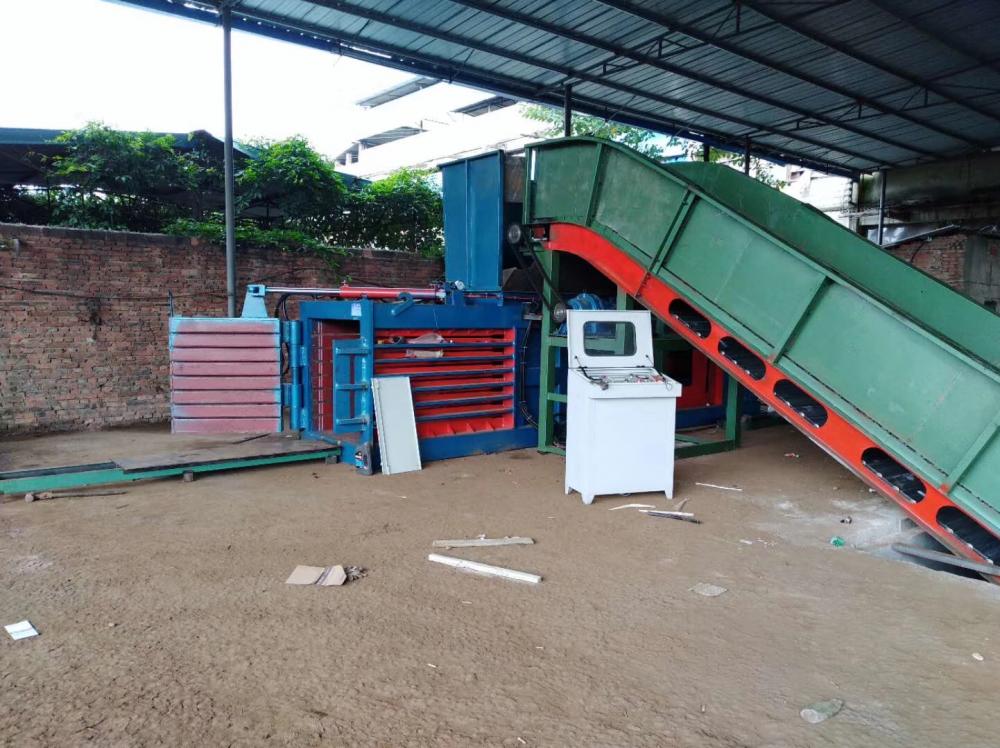 Baler Horizontal untuk Botol Kertas Kertas Sisa Tekan