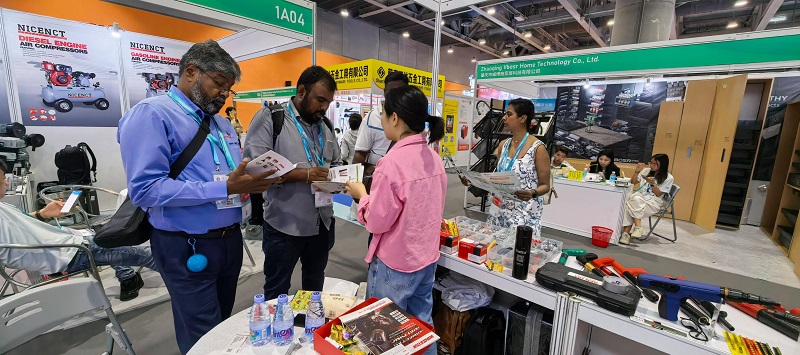 Leeyu Precision's Booth Becomes a Must-Visit for International Buyers at the Canton Fair, with Flourishing Cooperation Awaiting Development!