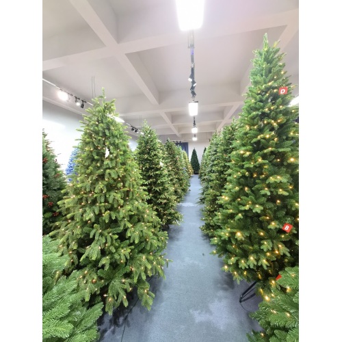 High quality 7.5' Pre-lit PE/PVC Tree with Flocking Led Light Bulb with Isolated Driver Christmas Tree