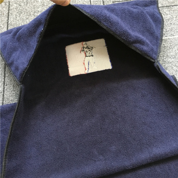 Gym Towel Custom Logo Sports towel microfiber gym towel with zipper pocket Supplier
