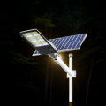 Lampes LED pour la cour avec panneaux solaires