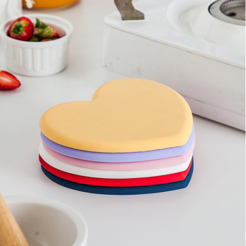 Fábrica Forma de corazón Mesa de silicona Placemat Silicone Trivels