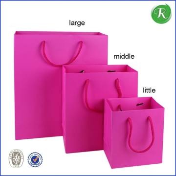 Luxury gift paper bag with fashion design hot selling from tenghui packaging