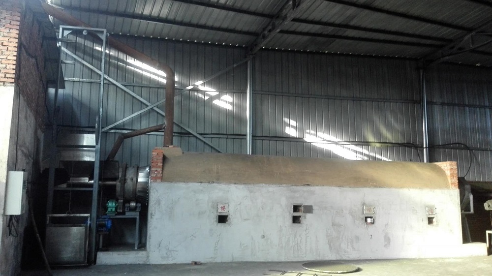 Internal heat drying carbonization furnace