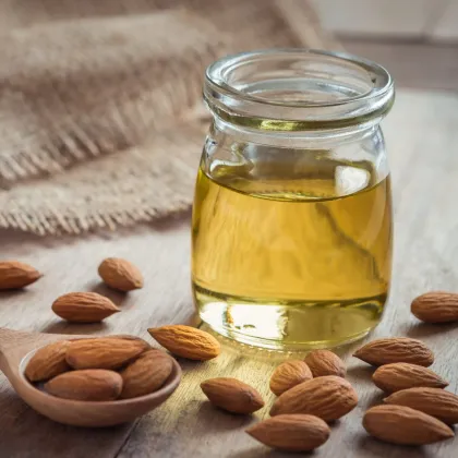 Wholesale Competitive Price Sweet Almond Oil Pure Natural Cold Pressed Organic Sweet Almond Oil for Massage
