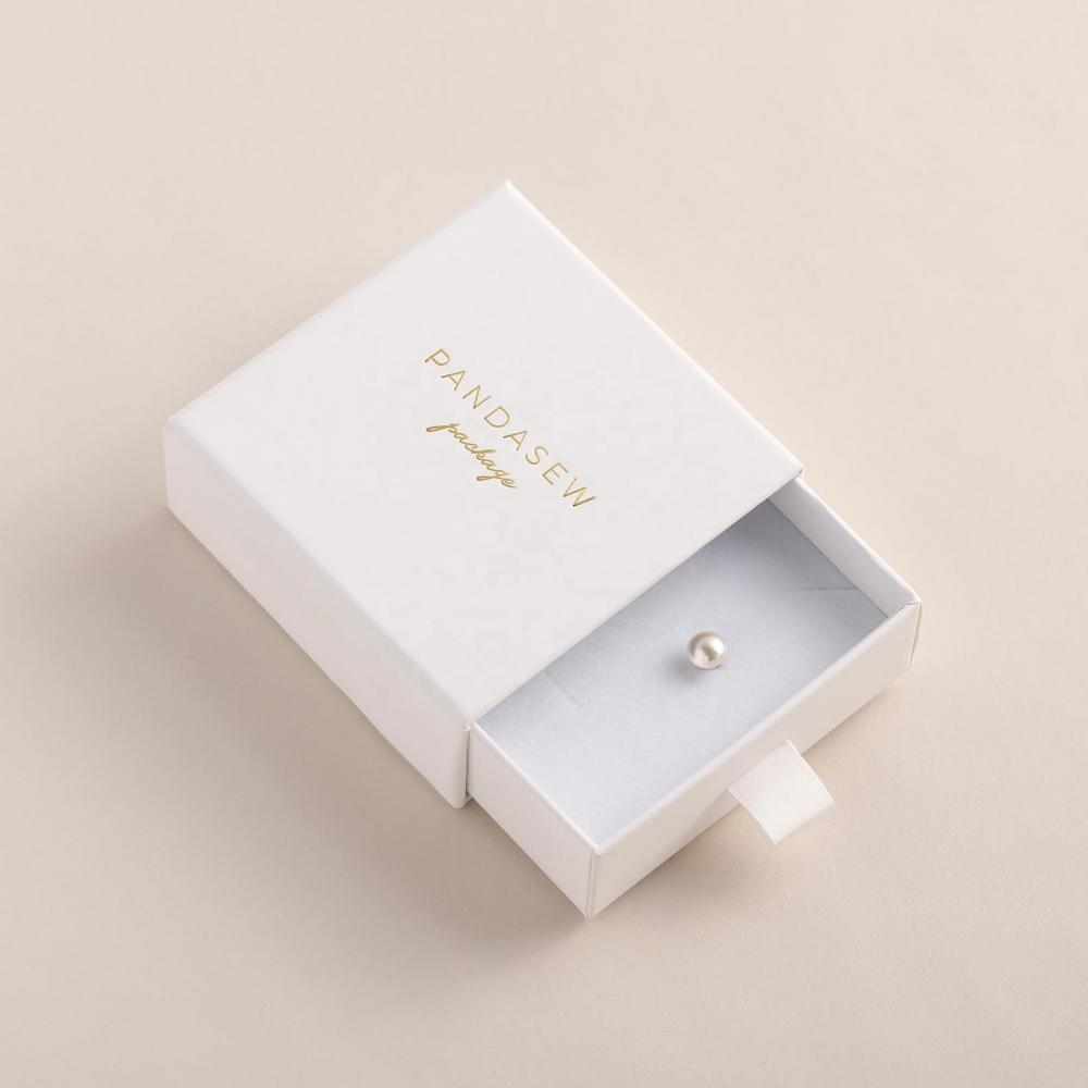صندوق مجوهرات الهدايا المطبوعة بالألوان البيضاء