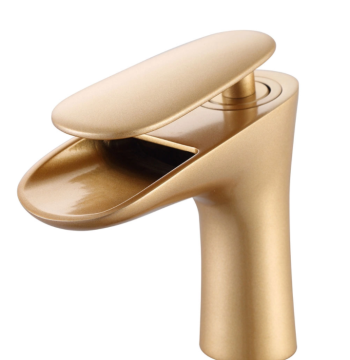 Rubinetto lavabo hardware in bagno