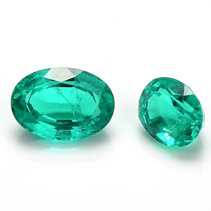 Émeraude colombienne cultivée en laboratoire, taille ovale 9x13