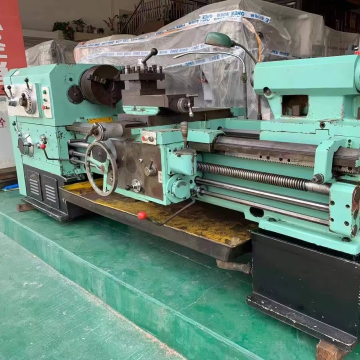 Guangdong 6163 x1500mm آلة المخرطة المعدنية اليدوية الثقيلة للصناعة