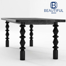 โต๊ะไม้เนื้อแข็งทรงสี่เหลี่ยมสีดำ