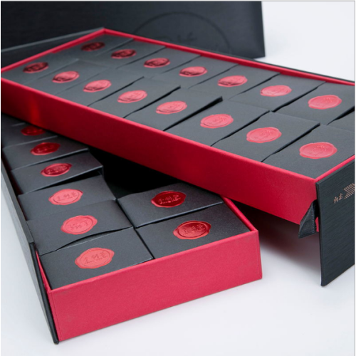 Box à thé noir de luxe avec de petits sachets de thé