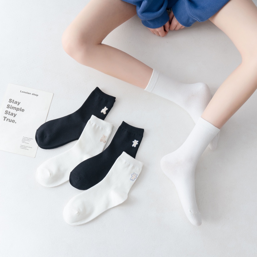 Modernong Reflective Socks sa Bold Black and White