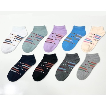 Simple and fashionable women's socks