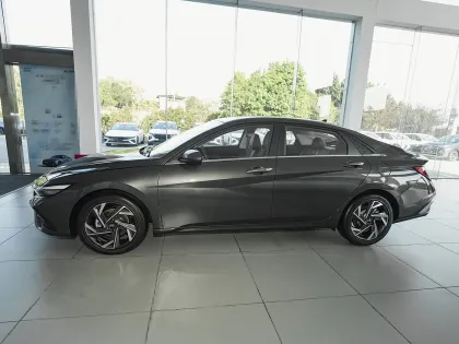 2023 Hyundai Elantra 1.5L CVT LUX