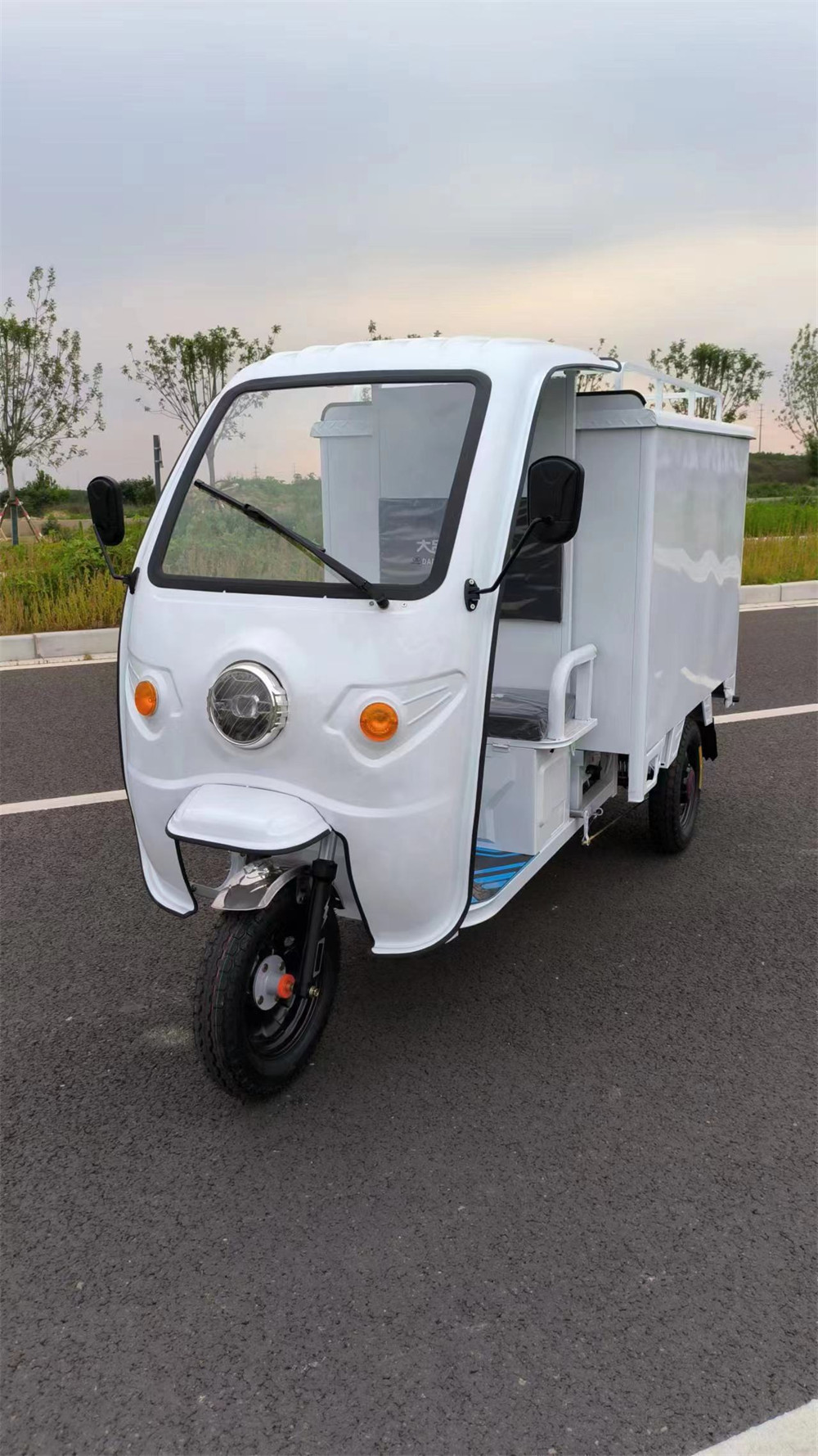 1.6 meters simple model express delivery tricycle