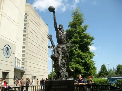 Basketball Player Michael Jordan sculputre