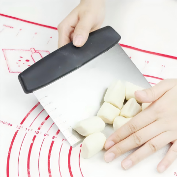 Kitchen Accessories Home and Kitchen Gadgets Pastry Dough Cutter Scraper Dough Baking Cutter Cake Scrape Garlic Press