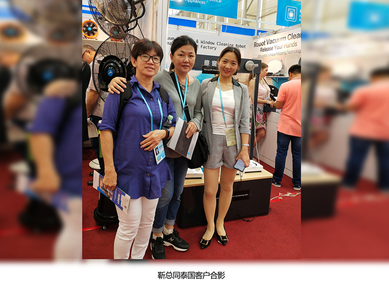 window robot on canton fair 