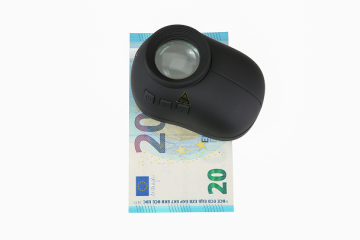 Multi-spectral forensic magnifier with UVA UVC Laser White