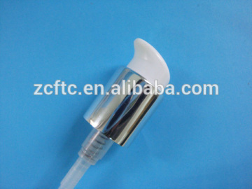 Shiny cosmetic treatment pump dispenser with shiny aluminum smooth closure