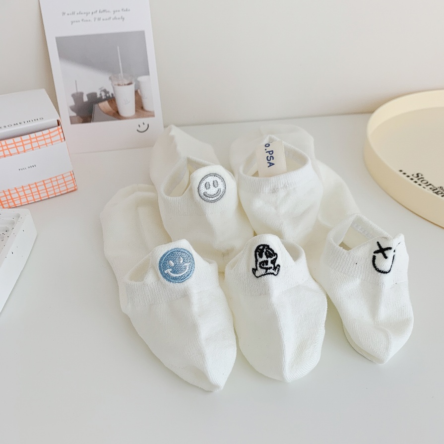 Kamusta nakangiting mukha ng tigre boat medyas