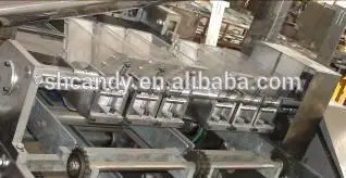 Flat lollipop stick-insert machine