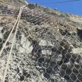 Sistema de protección contra caída de rocas