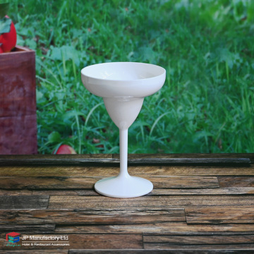 Białe plastikowe szkło margarita 330 ml