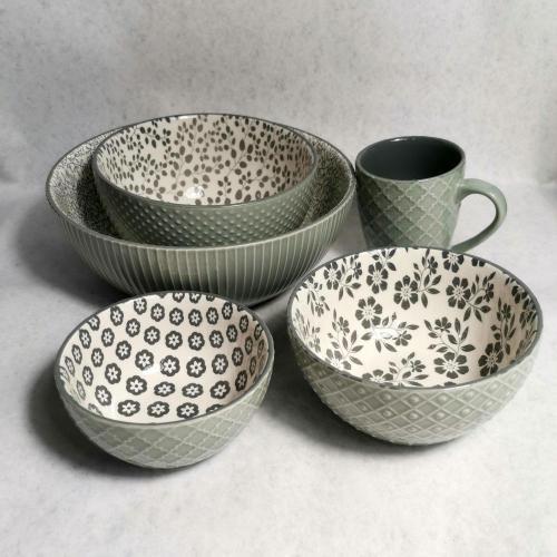 Embossed glaze stoneware dinner set