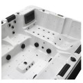 Balboa Coutrol Acrylic Large Hot Tub屋外