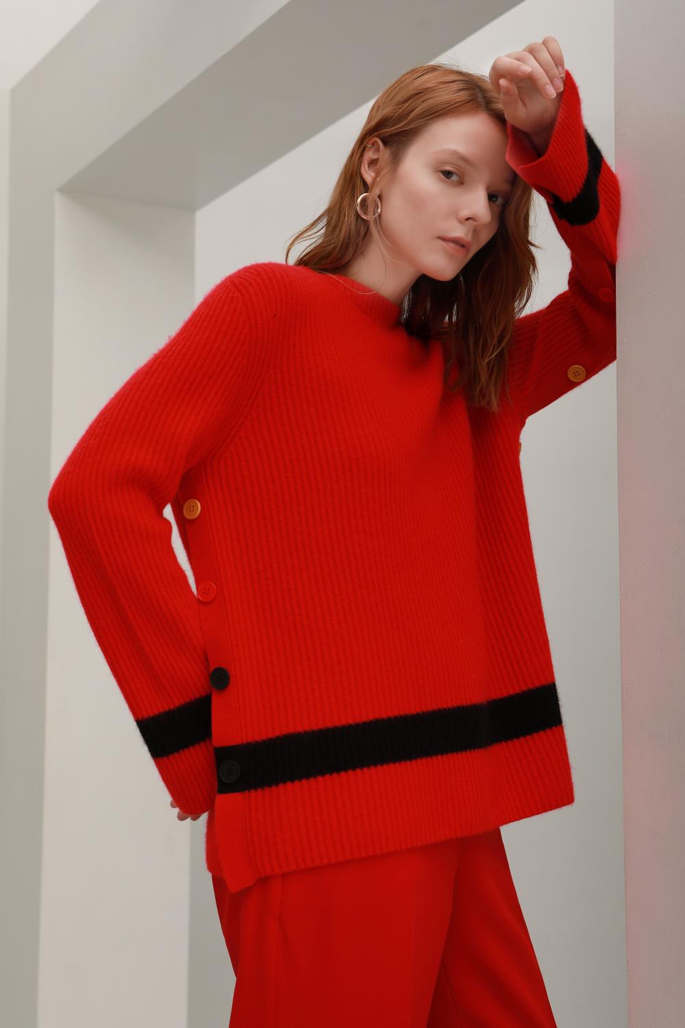 Plain women's cashmere sweater with round collar